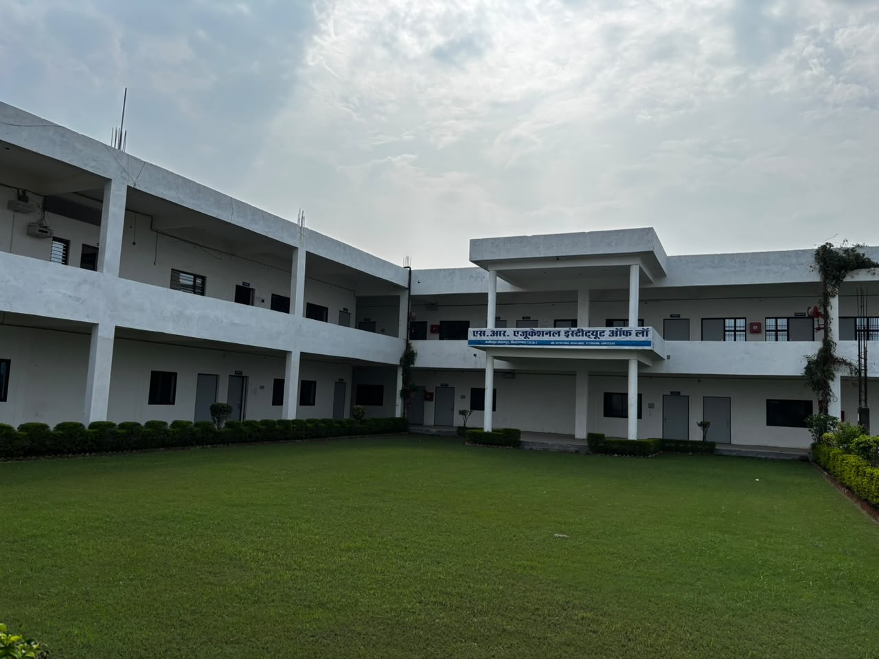 View of the SREI campus courtyard and lawn, Wazirpur Jehalpur, Firozabad